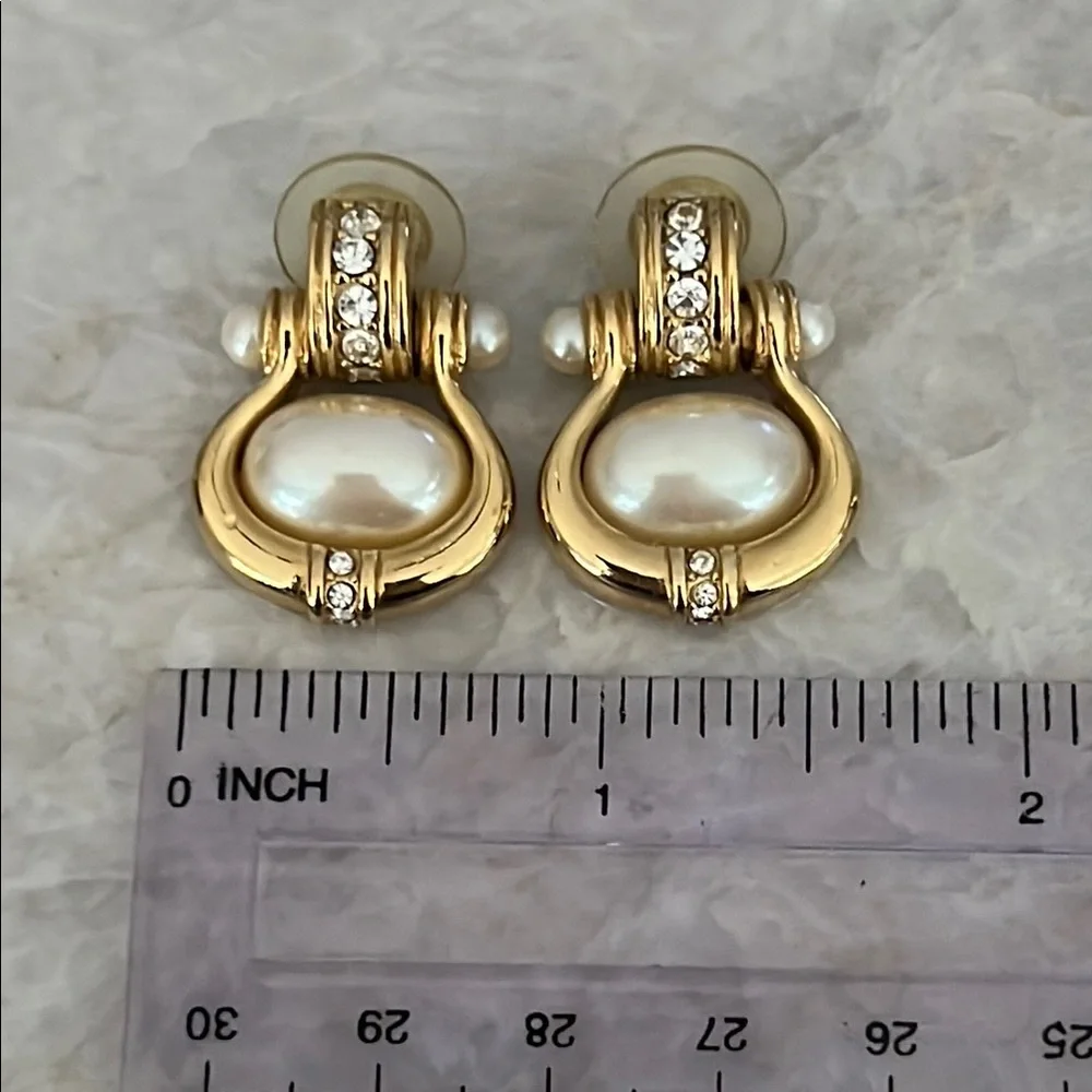 Vintage Gold and Faux Pearl Earrings - Picture 3 of 4